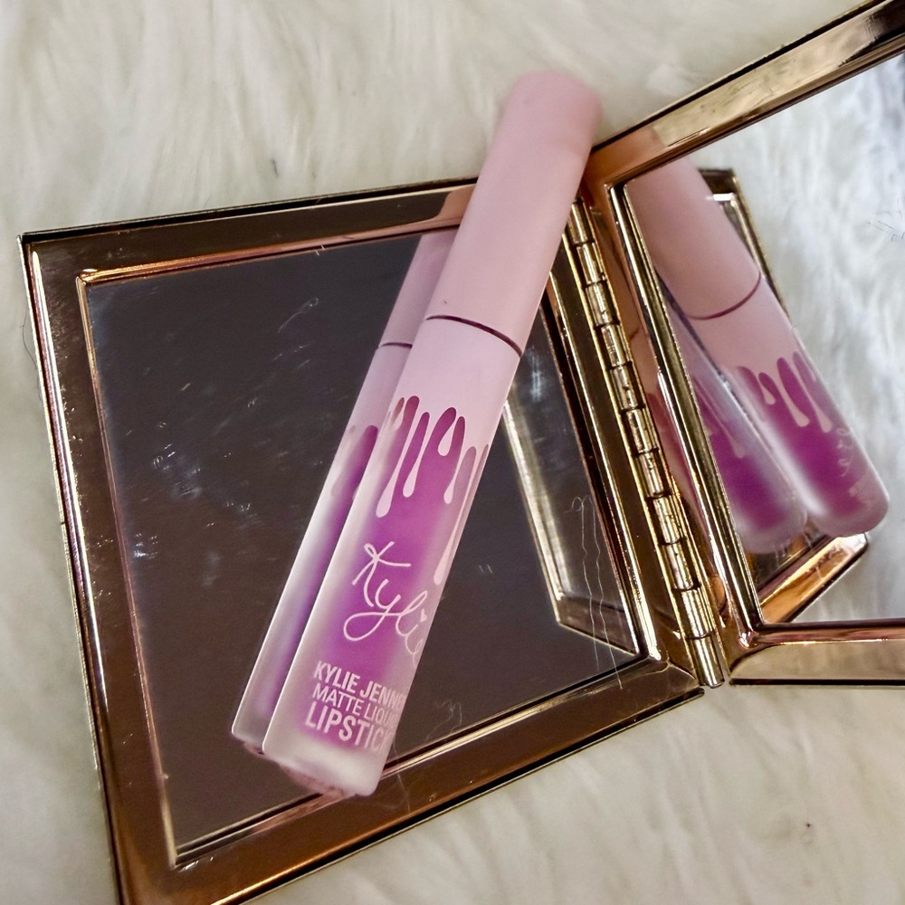 Rare Kylie Cosmetics Matte Liquid Lipstick - August Bug